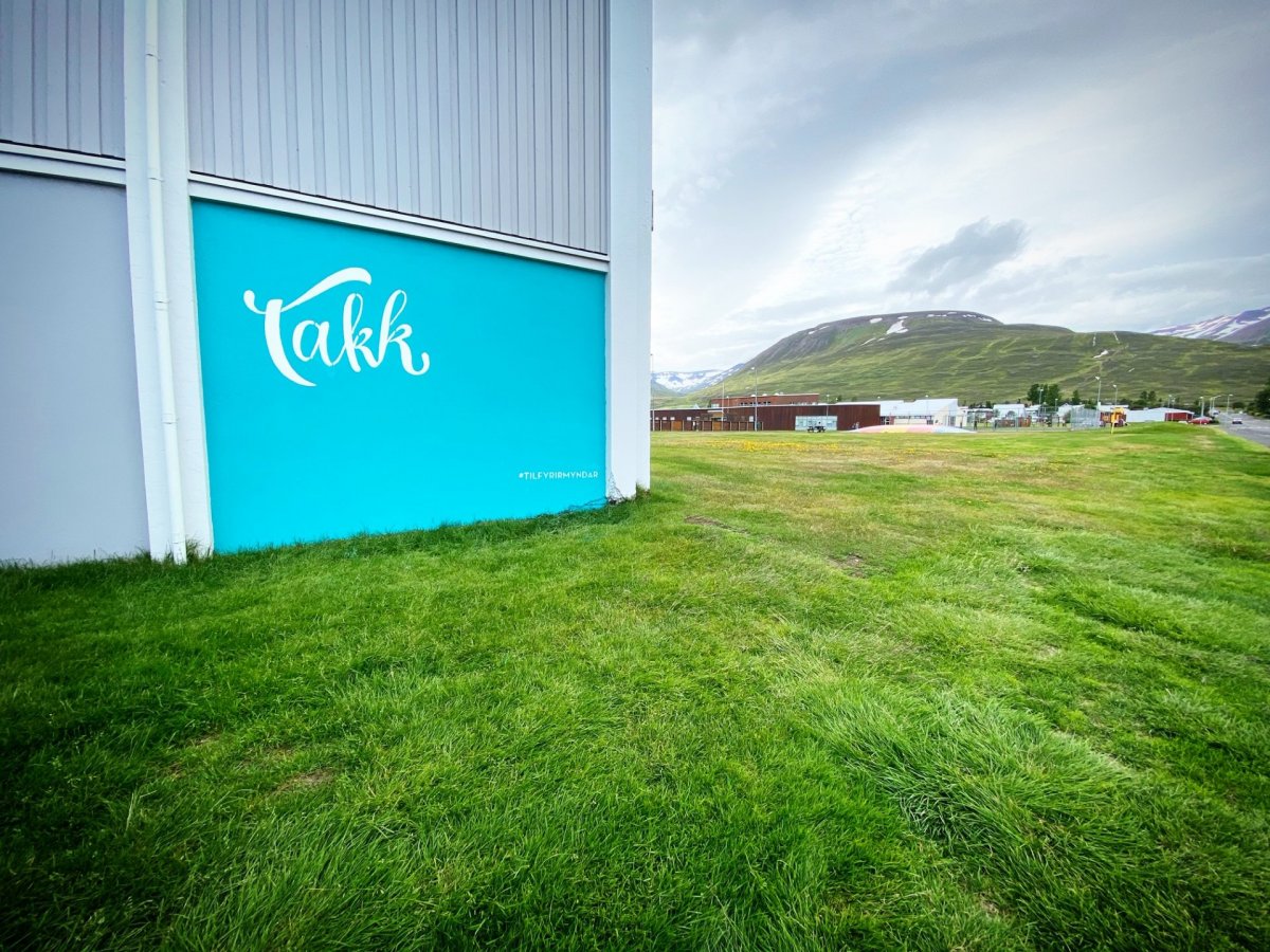 TAKK - veggur og hamingjuplan