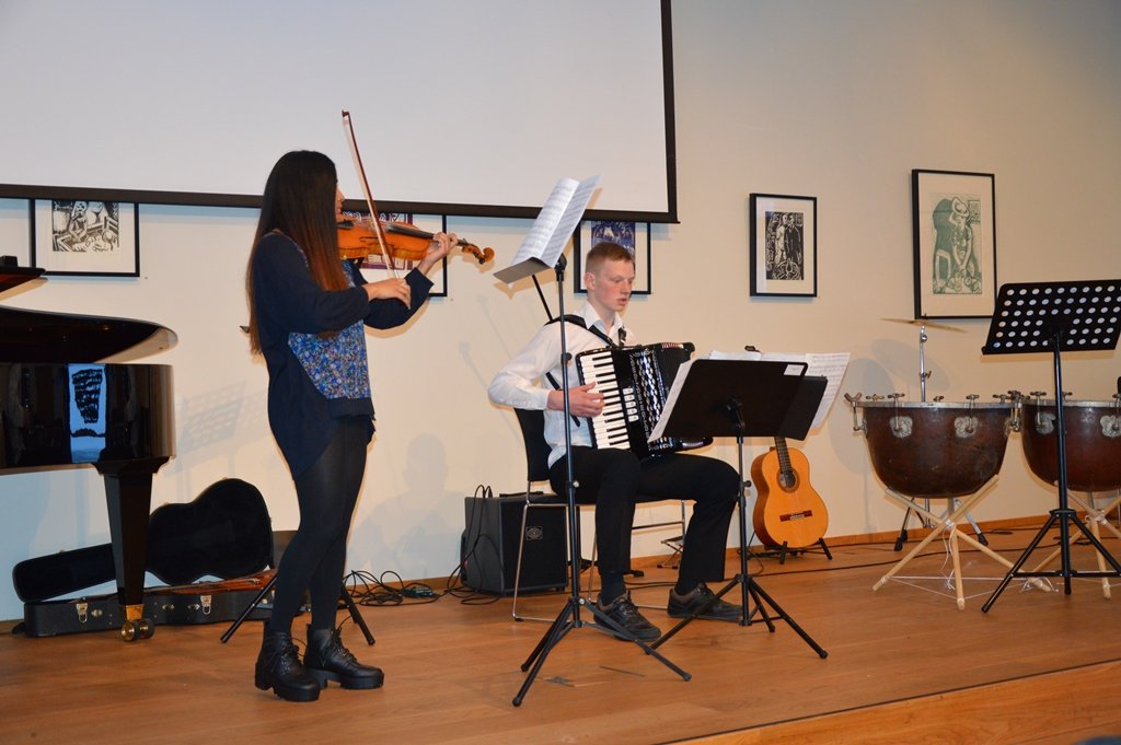 Tónlistarskólinn þakkar Samherja hf fyrir veglega gjöf til skólans
