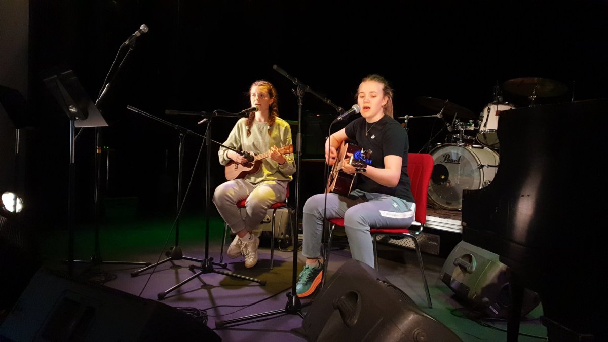 Íris og Úlfhildur áfram í Söngkeppni Samfés