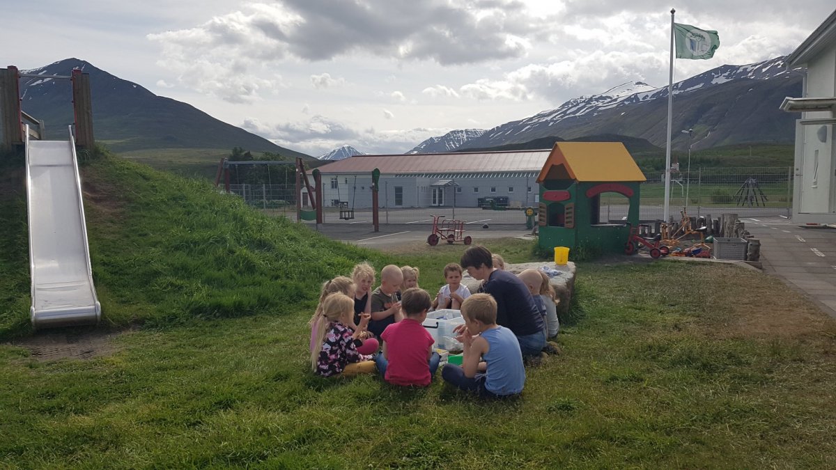 Starfið í veðurblíðunni