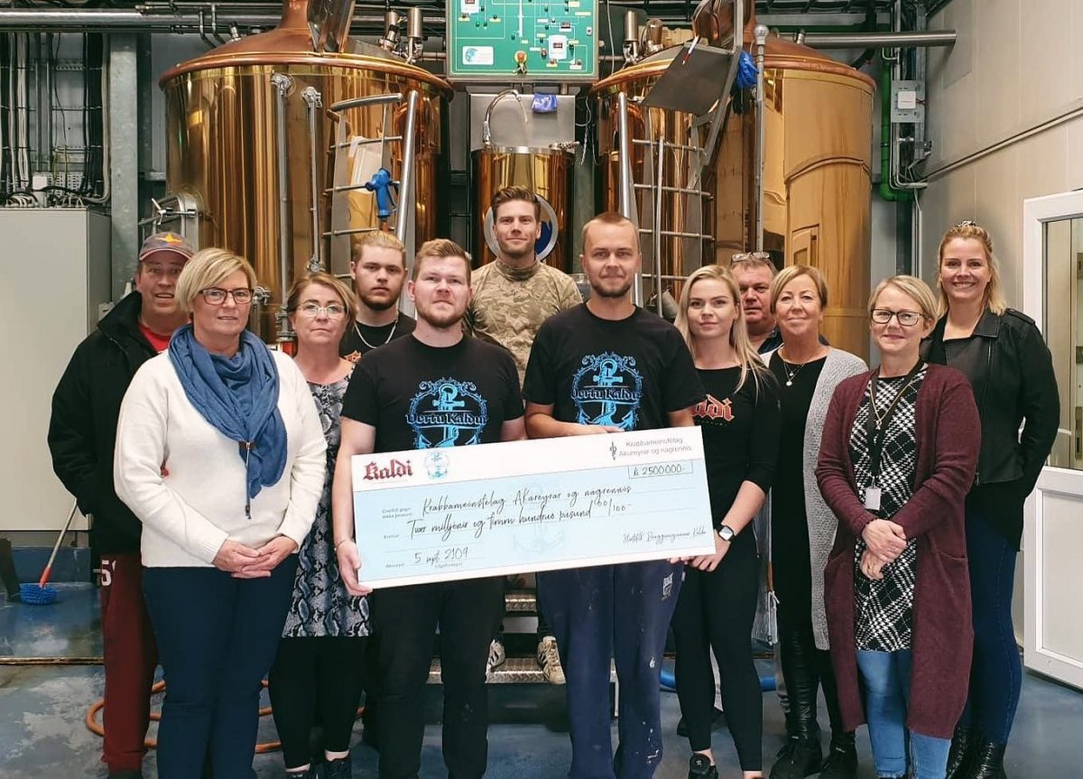 Mynd tekin við afhendingu styrksins í gær. Mynd: Guðrún Inga Hannesdóttir