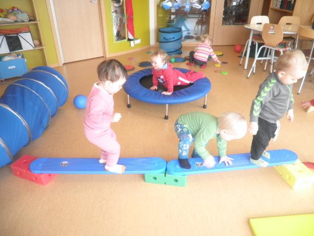 Aðlögun, tilfærsla á fólki og fleira