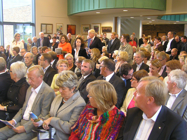 Fjöldi gesta við opnun Bergs menningarhúss