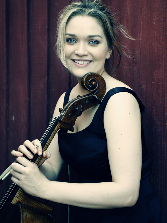 Sungið á selló - Sæunn Þorsteinsdóttir og Sam Armstrong á fyrstu tónleikum Klassík í Bergi þennan ve…