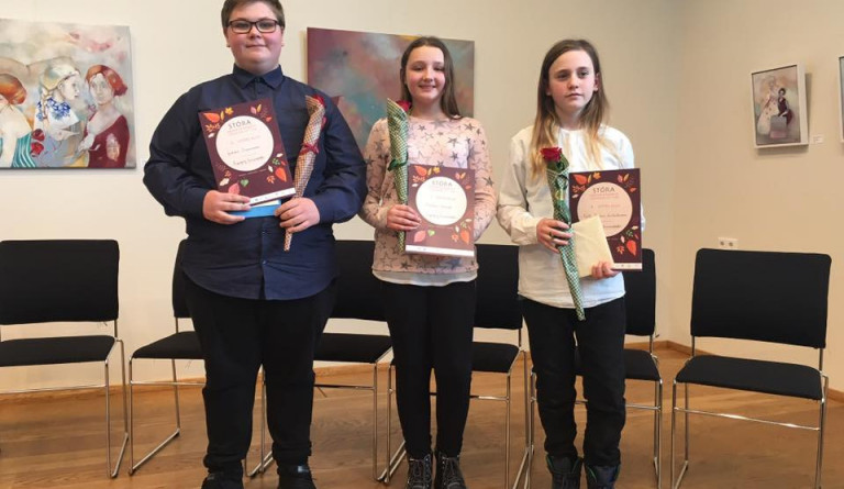 Sigurvegarar Stóru upplestrarkeppninnar frá Dalvíkurskóla og Grunnskóla Fjallabyggðar. F.v. Þröstur …