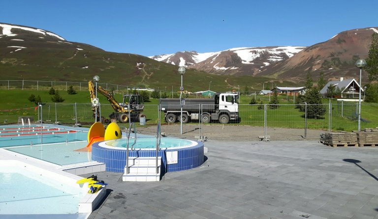 Sundlaugin lokuð frá og með 2. júlí og fram til 5. júlí vegna viðhalds og uppsetningar á rennibraut