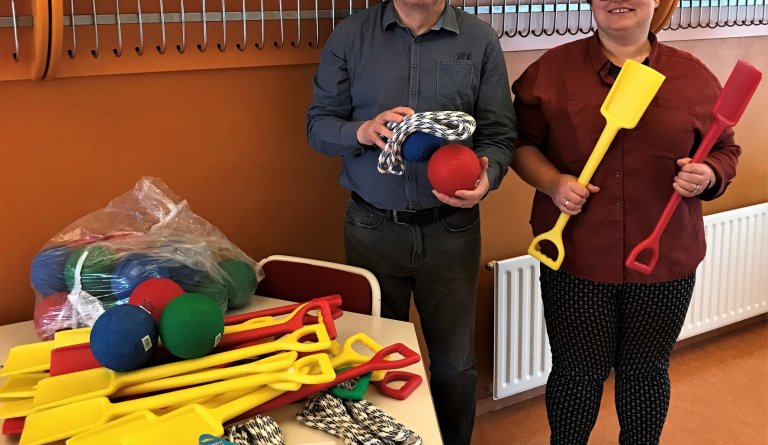 Jolanta Brandt formaður Foreldrafélags Dalvíkurskóla og Gísli Bjarnason skólastjóri.