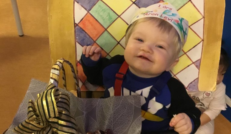 Aron Leví 1 árs