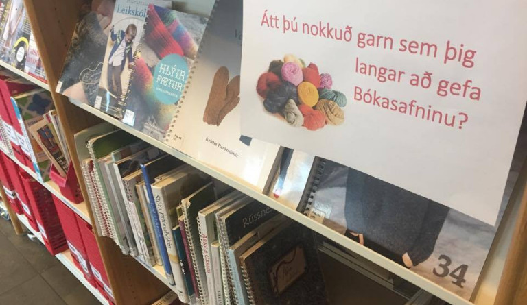 Bókasafnið óskar eftir afgöngum eða garni sem fólk hyggst ekki nýta.