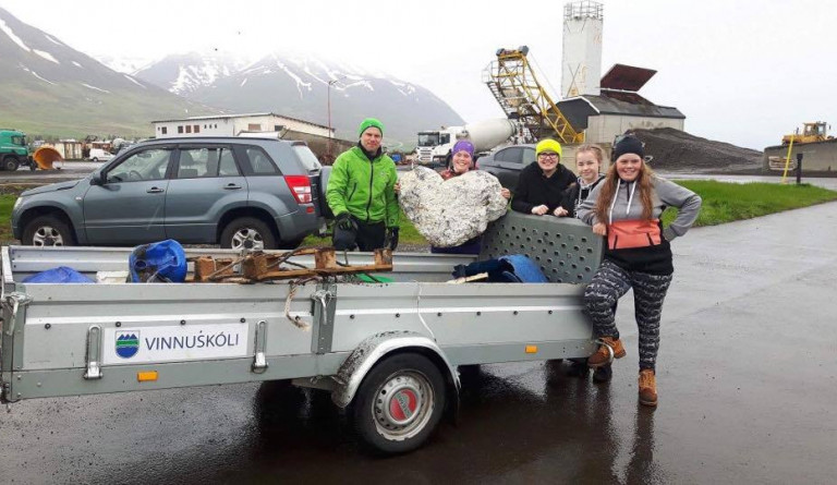 Nemendur í 9. bekk stóðu sig vel við ruslatínsluna