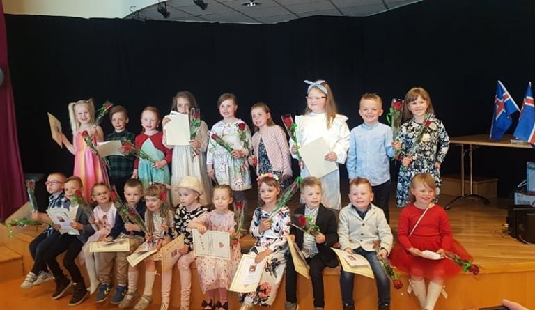 Útskrift nemenda á Hólakoti