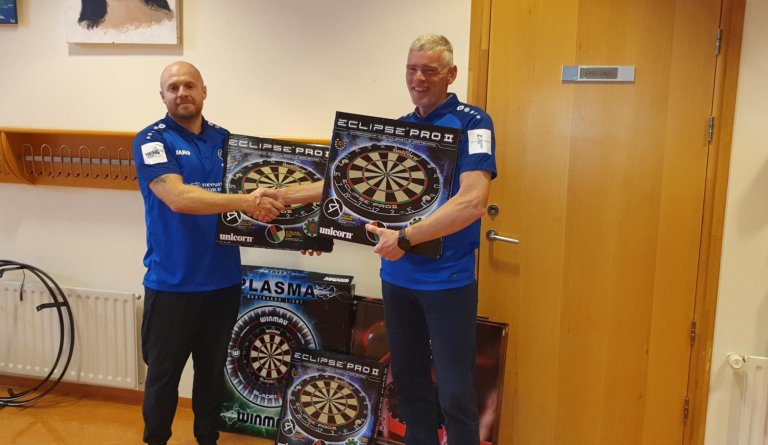 Gjöf frá Pílufélagi Dalvíkur