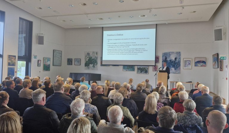 Fjölmennur íbúafundur um skipulagsmál í Bergi.