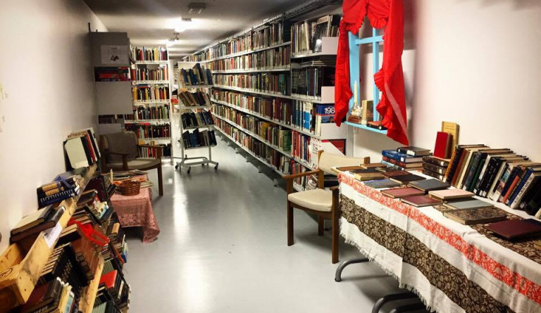 Undirgöngin milli bóka- og héraðsskjalasafnsins hafa fengið upplyftingu á síðustu misserum.