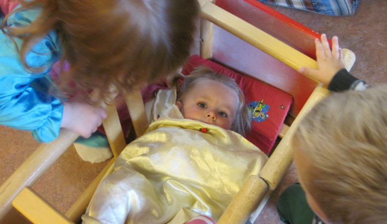 Skólastarfið hafið og aðlögun að ljúka