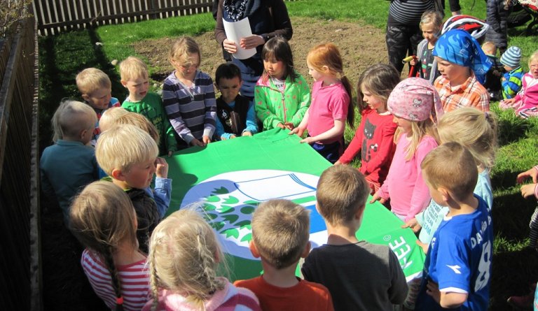 Skólar Dalvíkurbyggðar flagga grænfána