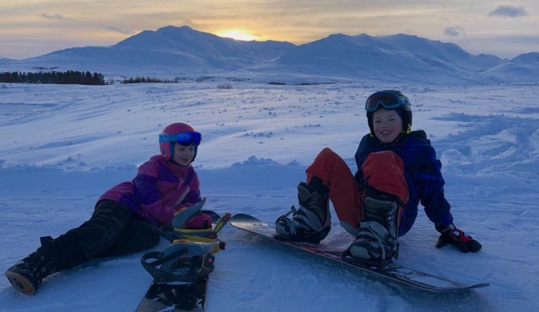 Unnur Marý og Kristján Sölvi prófa brettin