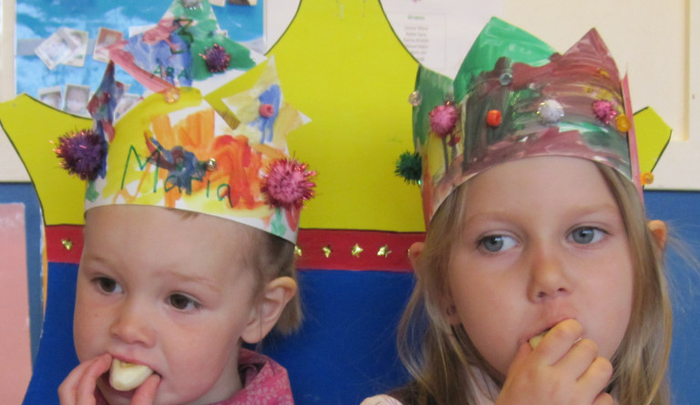 Roksana 4. ára og María 3. ára