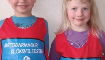 Aðstoðarfólk slökkviliðsins í apríl