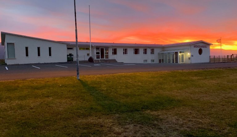 Laus staða leikskólakennara og stuðningsfulltrúa