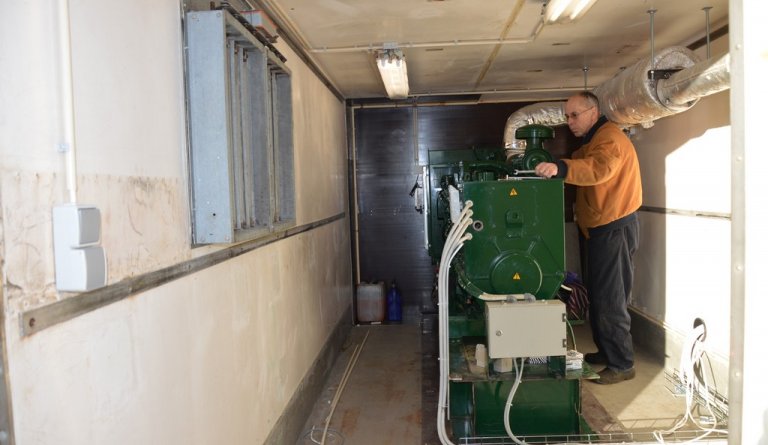 Uppsetning varaflstöðvar á Brimnesborgum