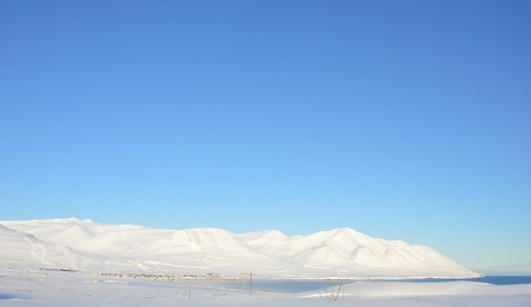 Birtir yfir borg og bæ