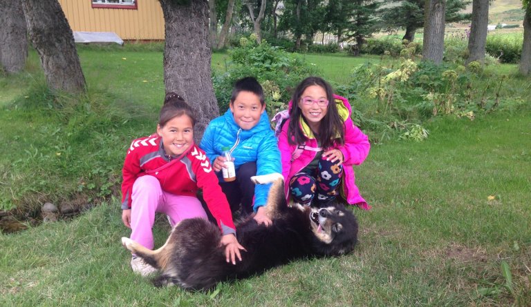 Skólabörn frá Ittoqqortoormiit í heimsókn