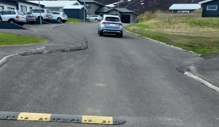 Tilkynning vegna óheimilla inngripa í umferðaröryggisbúnað