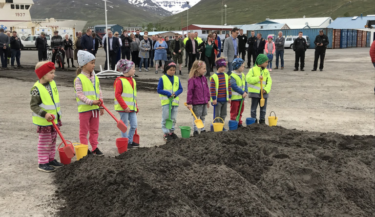 Skóflustunga hjá Samherja