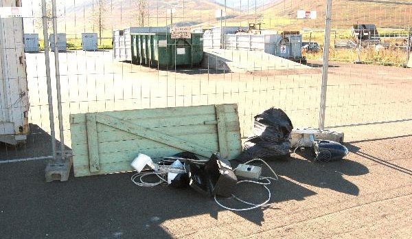 Slæm umgengni við gámasvæðið