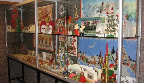 Sýning á jólaskrauti og munum tengdum jólum sett upp í Ráðhúsinu