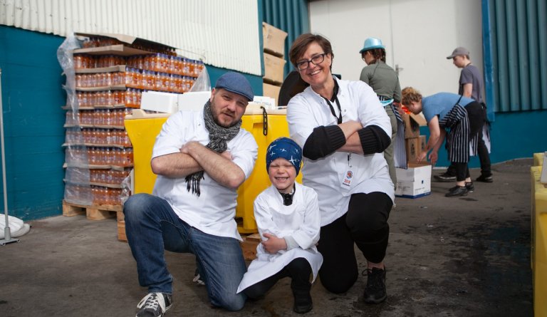 Friðrik V. yfirkokkur hátíðarinnar og Arnrún Magnúsdóttir aðstoðarkokkur   -   Mynd: Bjarni Eiríksso…