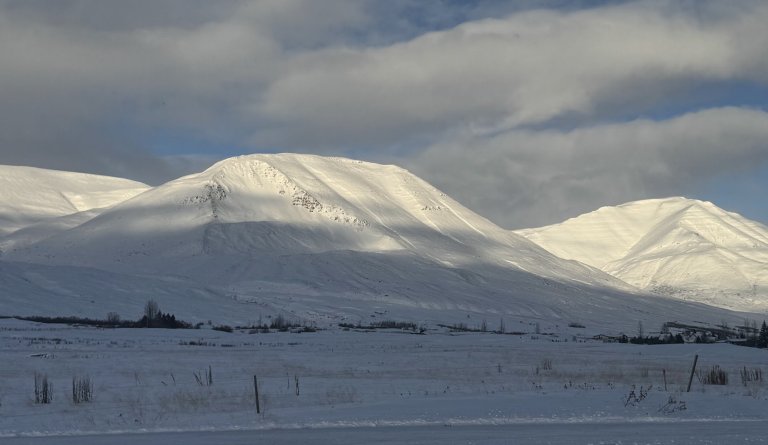 Dalvíkurskóli auglýsir eftir handmenntakennara.