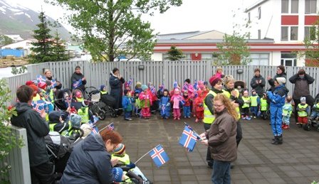 Skrúðganga leikskólabarna á Krílakoti og Fagrahvammi