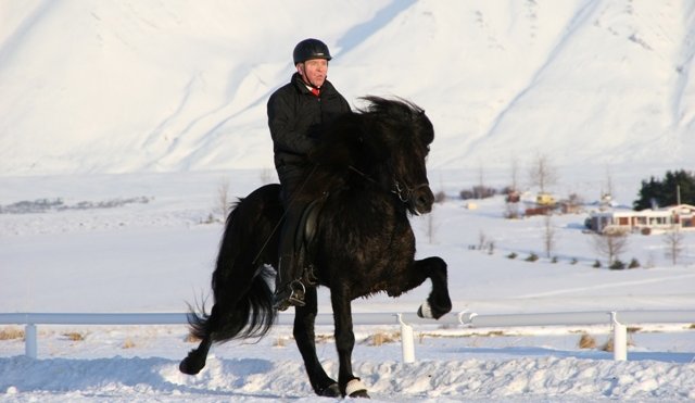 Ísmót Hrings í glampandi sólskini