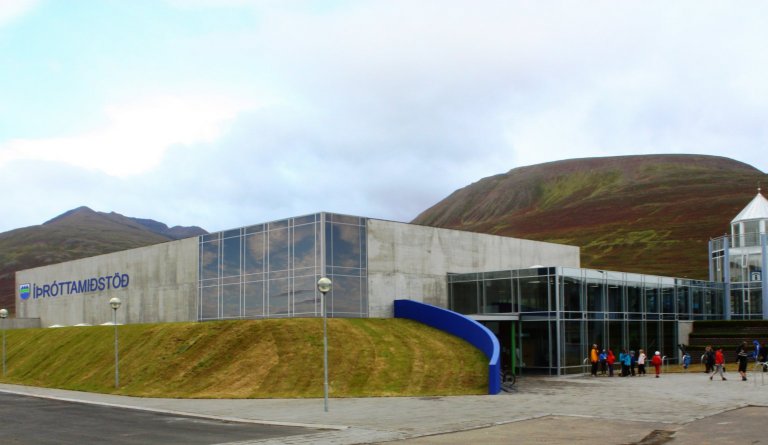 Íþróttamiðstöðin vígð