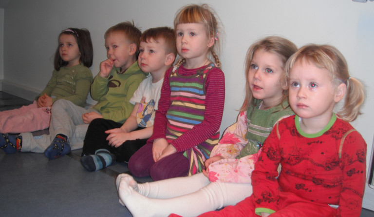 Skakkalandskrakkar í heimsókn á kátakot