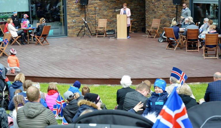 Hátíðarræðan á 17. júní, ræðumaður er Katrín Sigurjónsdóttir sveitarstjóri