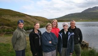 Alþjóðlegir sjálfboðaliðar leggja hönd á plóg