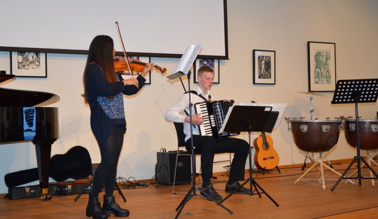 Tónlistarskólinn þakkar Samherja hf fyrir veglega gjöf til skólans