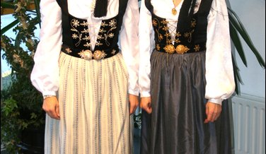 Dömurnar hjá Promens í upphlut á bóndadaginn