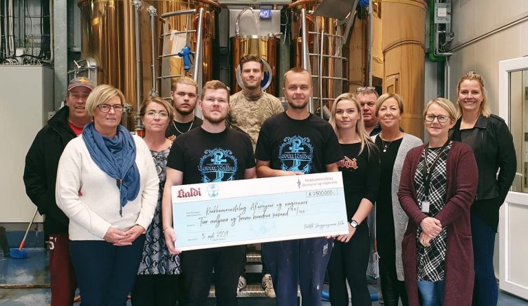 Mynd tekin við afhendingu styrksins í gær. Mynd: Guðrún Inga Hannesdóttir