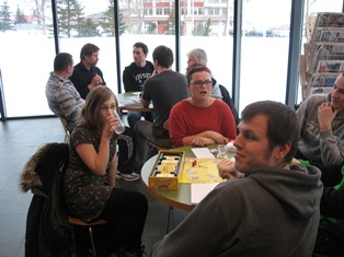 Komdu að spila og spjalla