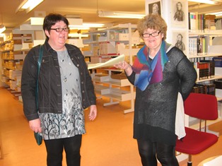 Vísur Sigrúnar Eyrbekk afhentar á skjalasafnið